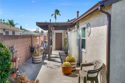 11918 Ringwood Avenue photo 2