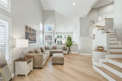 10227 Northridge photo 2