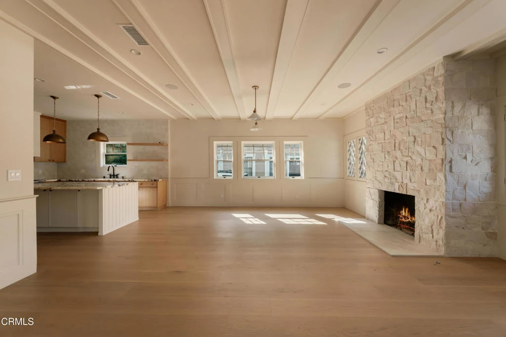 Interior 4