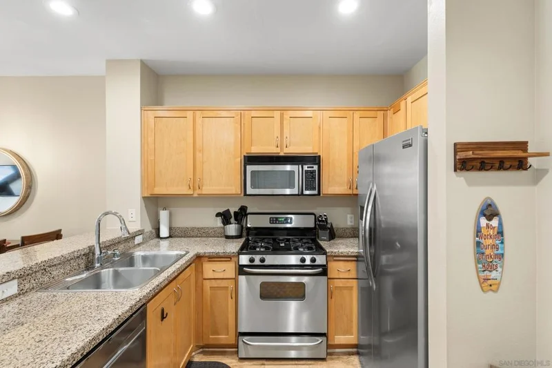 Photo 2 of 450 J St 3041