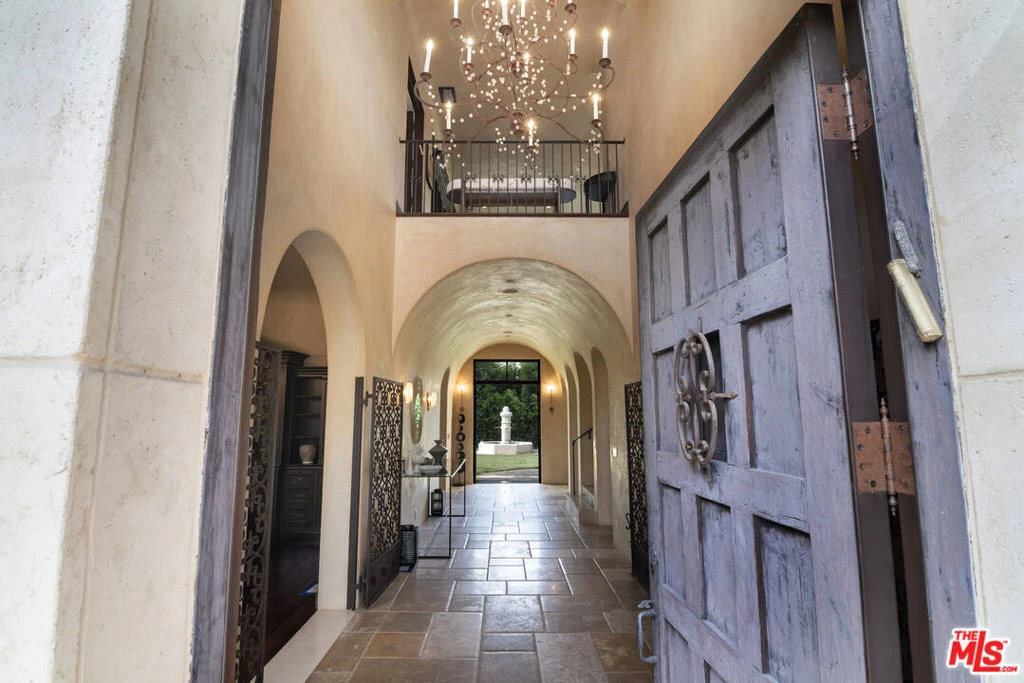 Interior 3