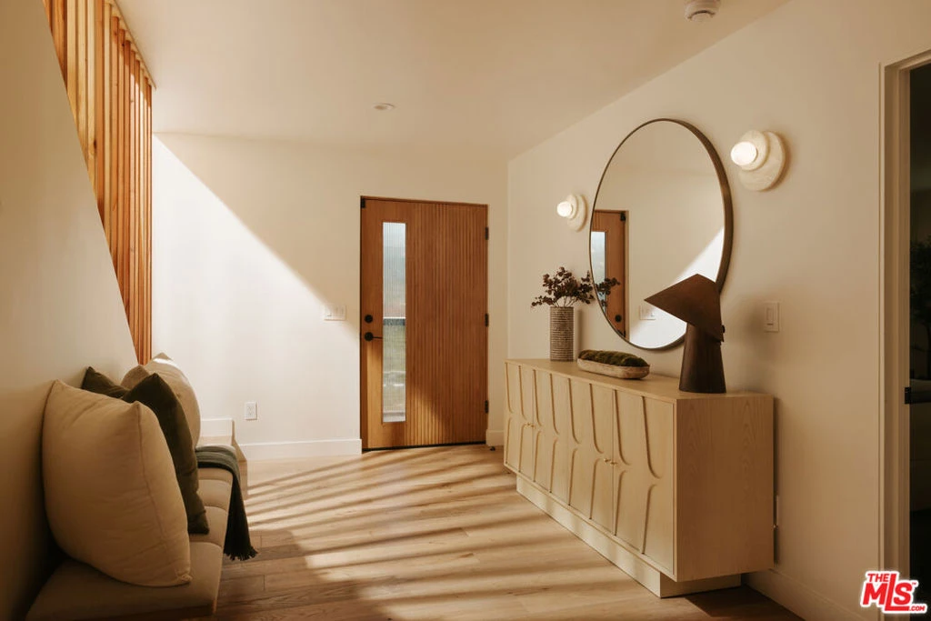 Interior 4