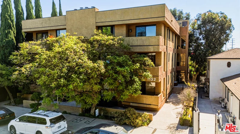 Photo 2 of 1132 S Doheny Drive 302