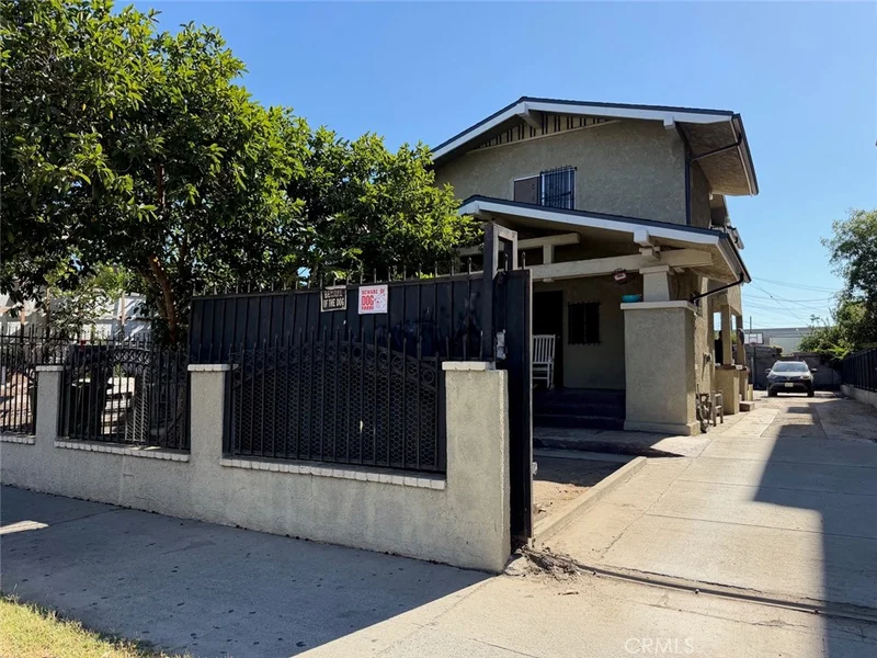 Photo 2 of 4512 S Figueroa