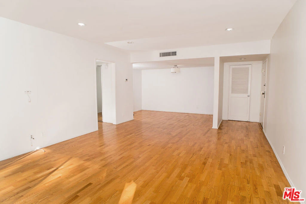 Interior 4