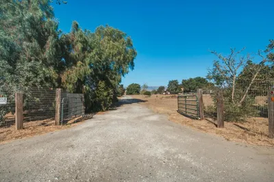 315 Riverside Road photo 2