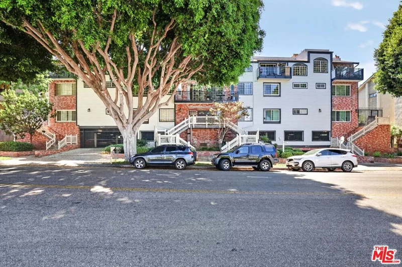 Photo 2 of 2677 Centinela Avenue 401