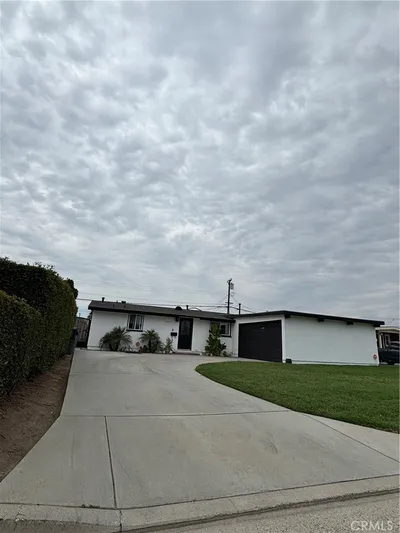 1221 N Aldenville