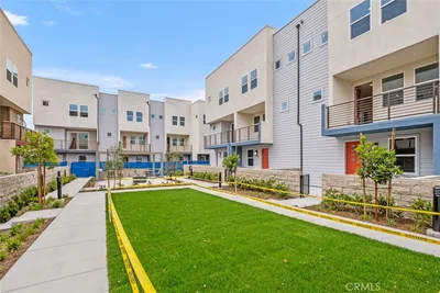 1637 W Lincoln Avenue 102