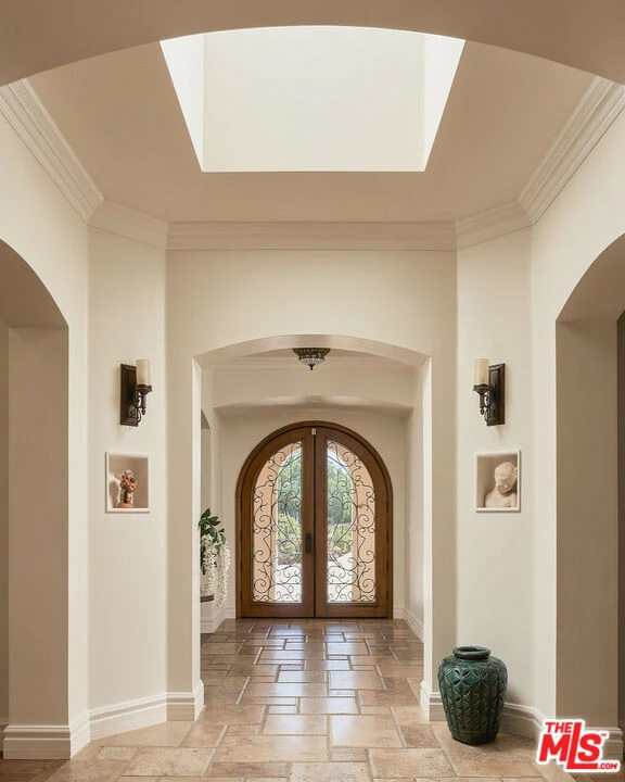 Interior 4