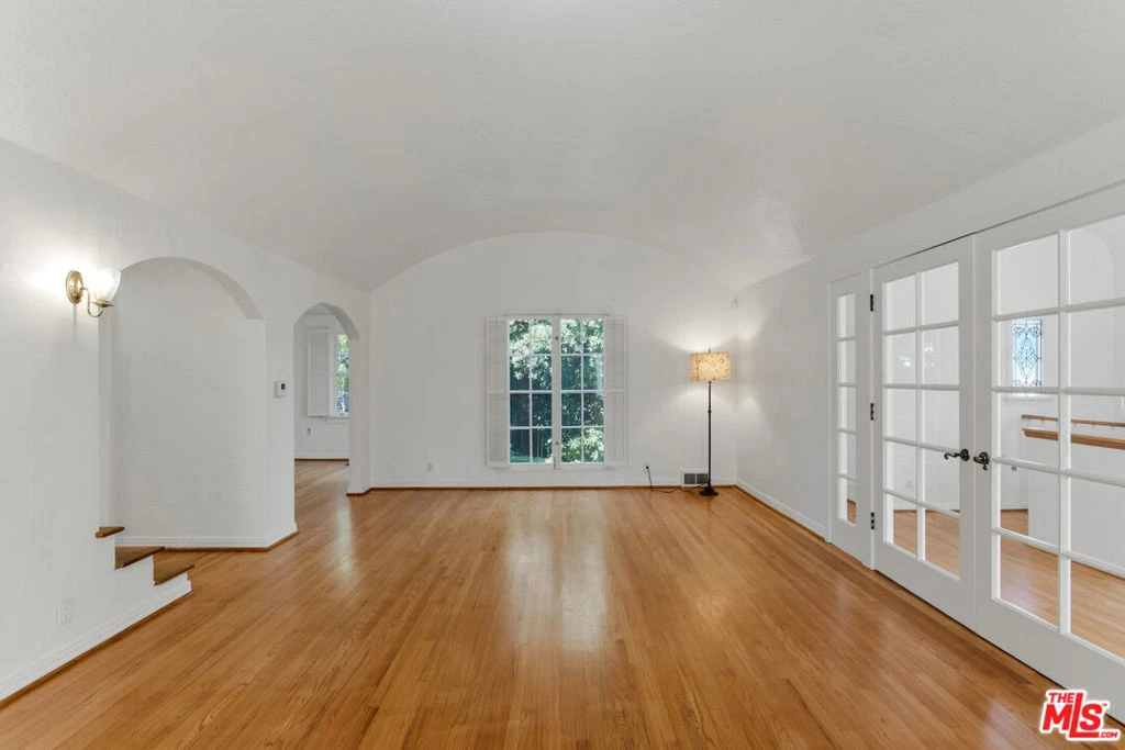 Interior 3