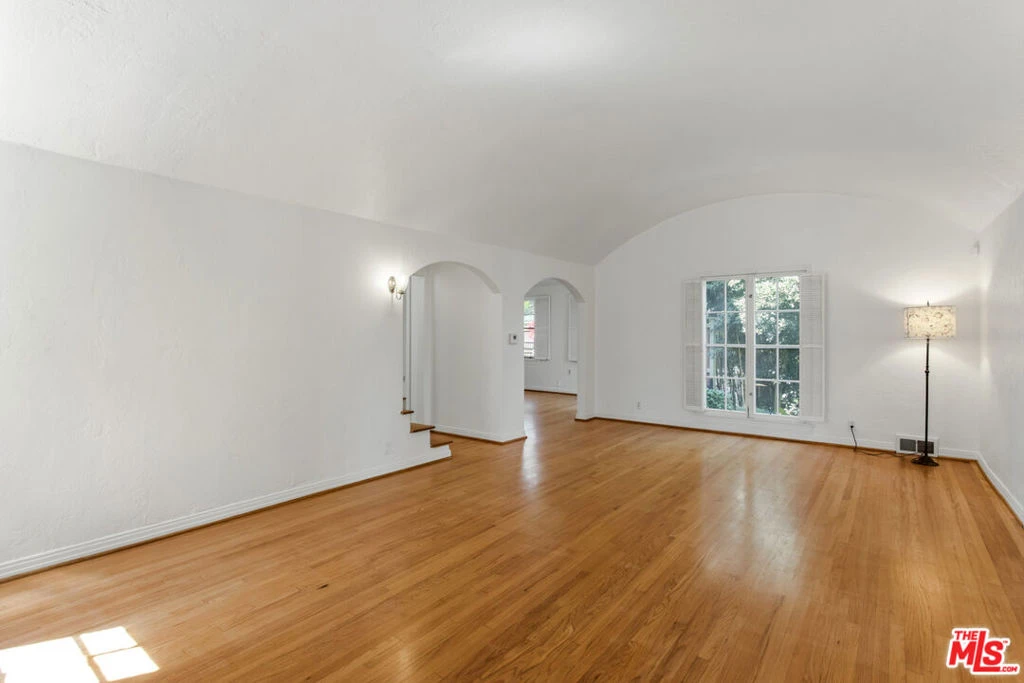Interior 4