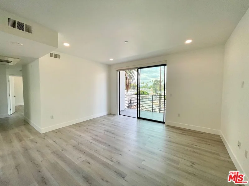 Photo 2 of 14612 Calvert Street 202