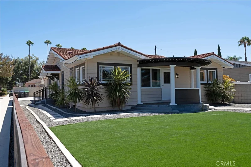 Photo 2 of 1104 W Palm Avenue