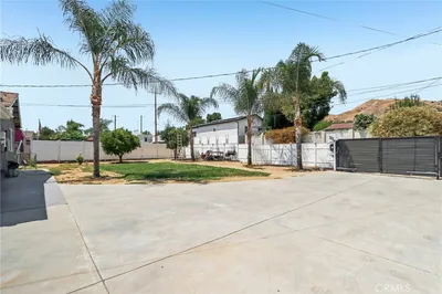 10065 Foothill photo 2