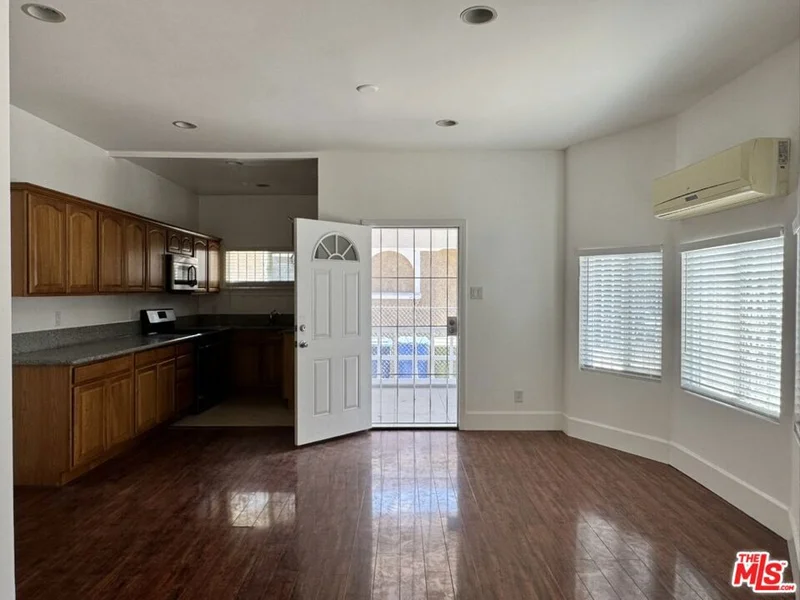 Photo 2 of 2905 W 14th Street
