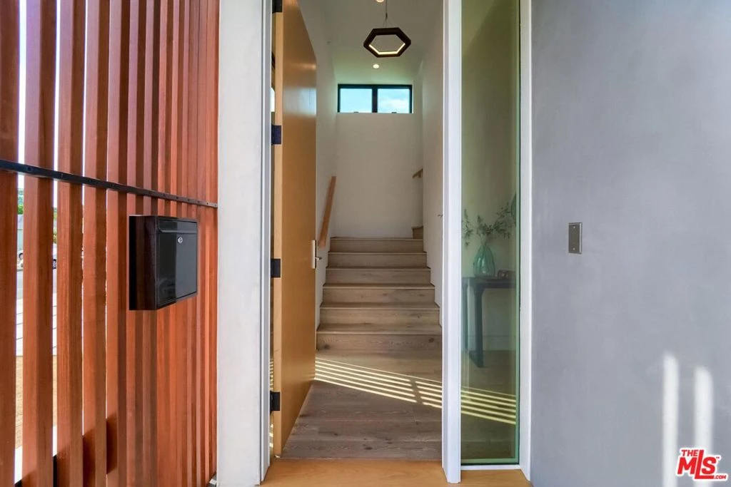Interior 4