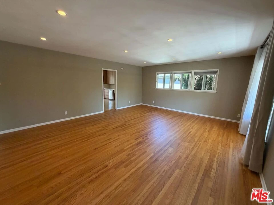 Interior 4