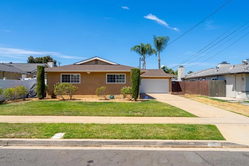 922 Denise Ln