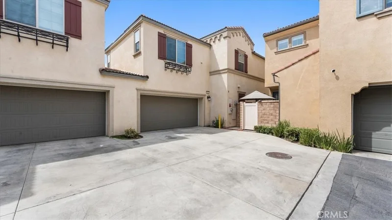 805 Cranberry Way photo 2