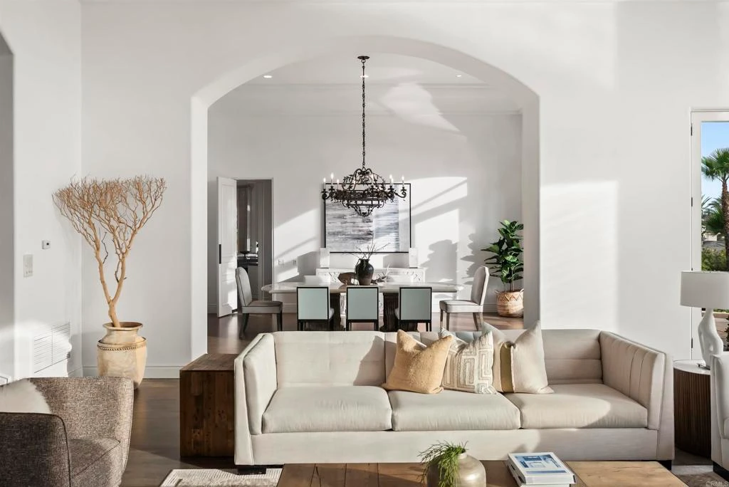 Interior 4