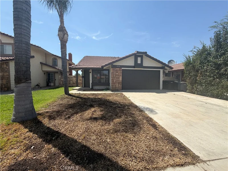 Photo 2 of 1910 Summertree Drive