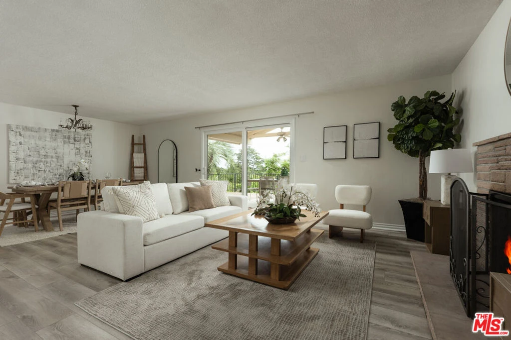 Interior 4