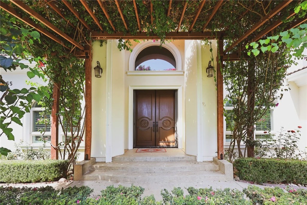 Interior 4