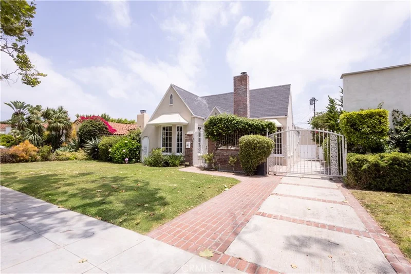 Photo 2 of 446 S La Peer