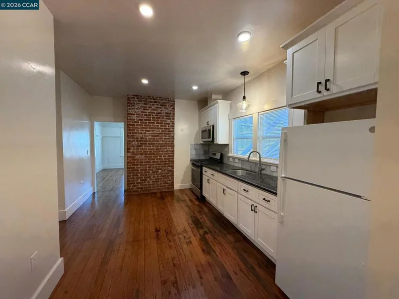 Photo 2 of 2303 Sonoma Blvd