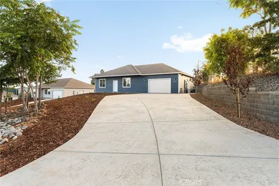 5825 Golden Oaks Road photo 2