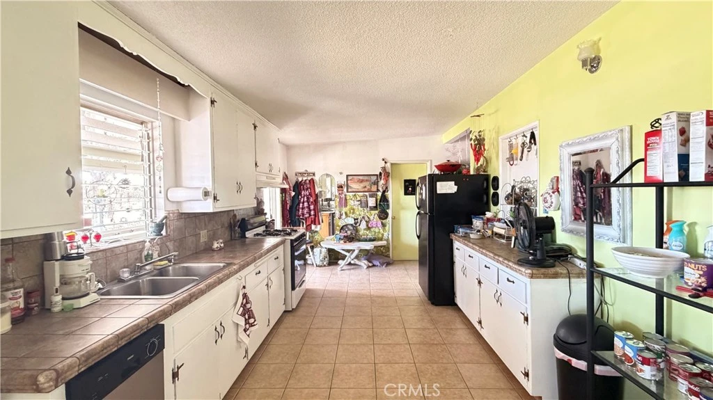 Interior 4