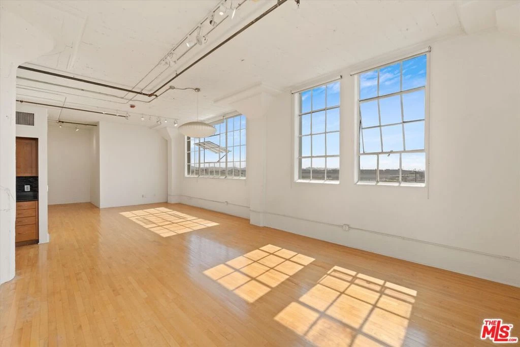 Interior 4