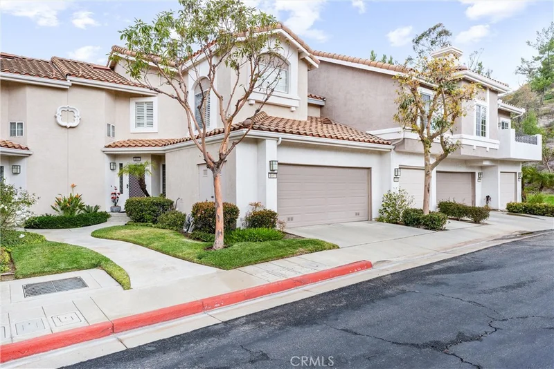 1037 S Daybreak Court photo 2