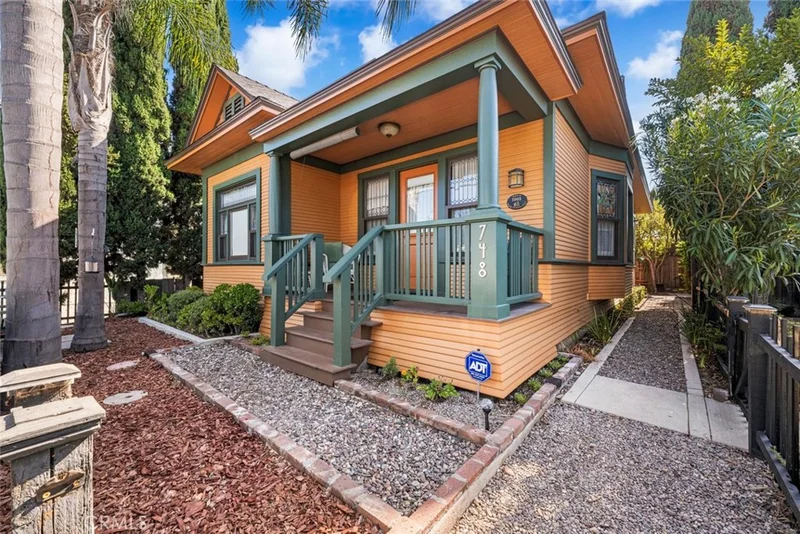 Photo 2 of 748 Daisy Avenue
