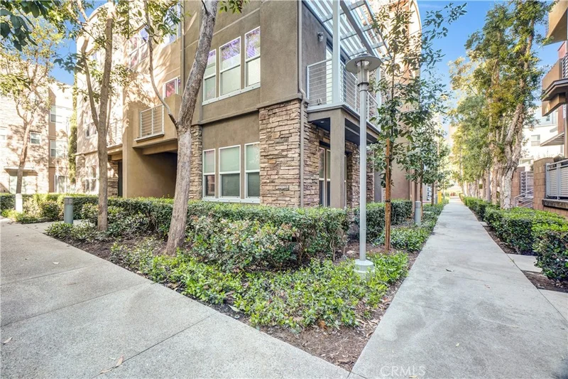 226 E Jeanette Lane photo 2