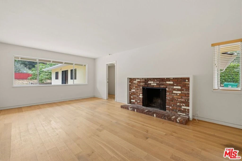 Interior 4