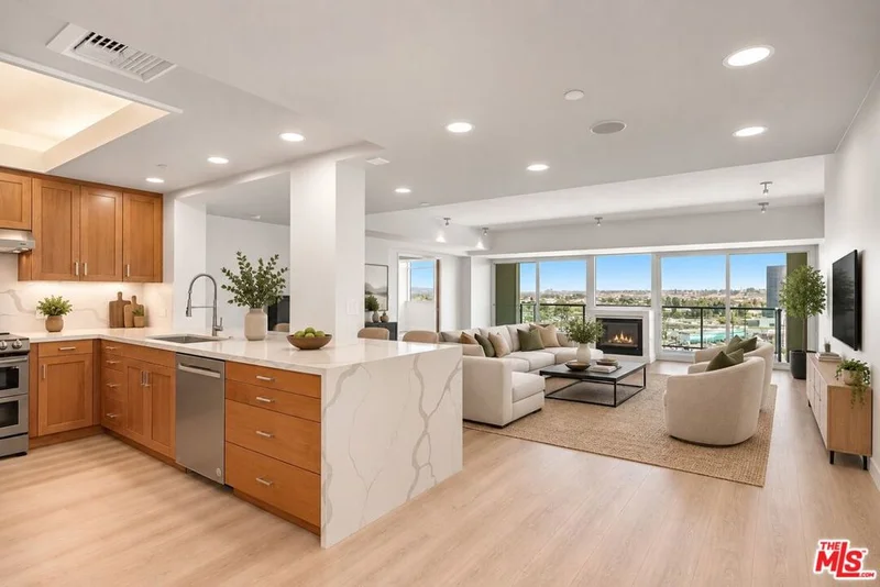 Photo 2 of 13600 Marina Pointe Drive 907