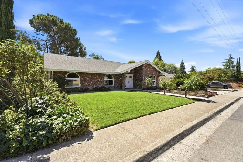 Photo 2 of 3180 Argonaut Avenue