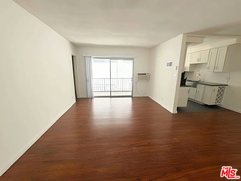 Photo 2 of 1026 N Genesee Avenue 9