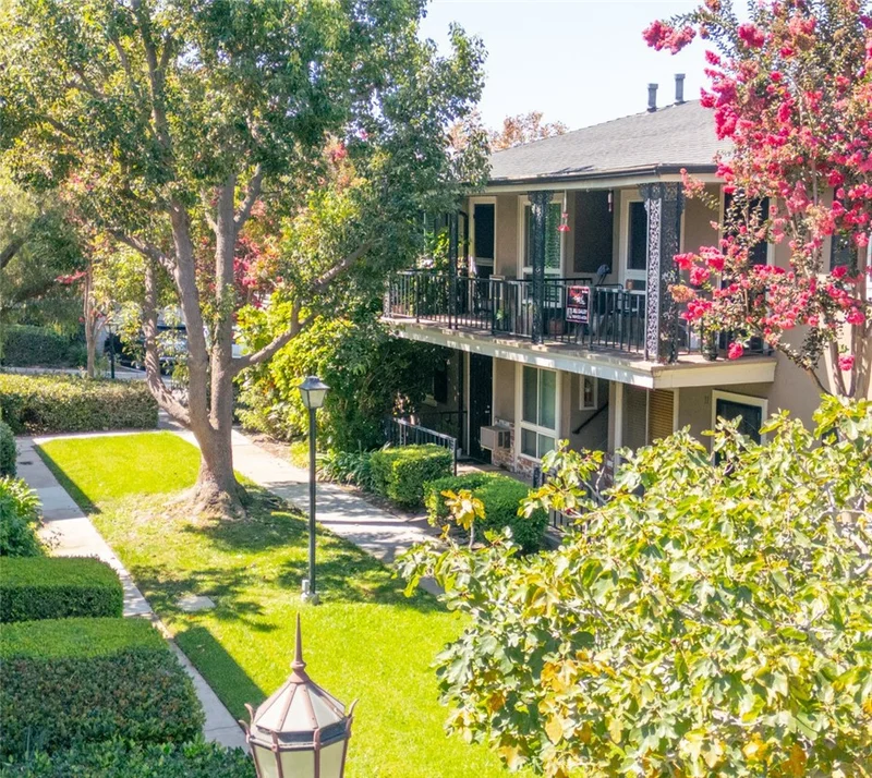 660 S Glassell 12