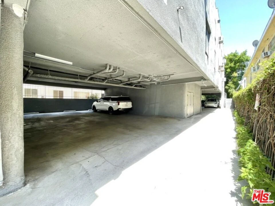 Interior 4
