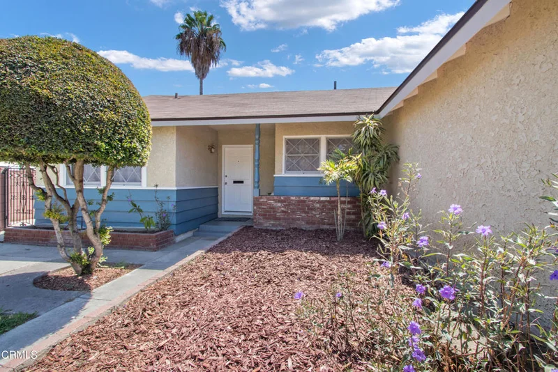 656 N Sunset photo 2