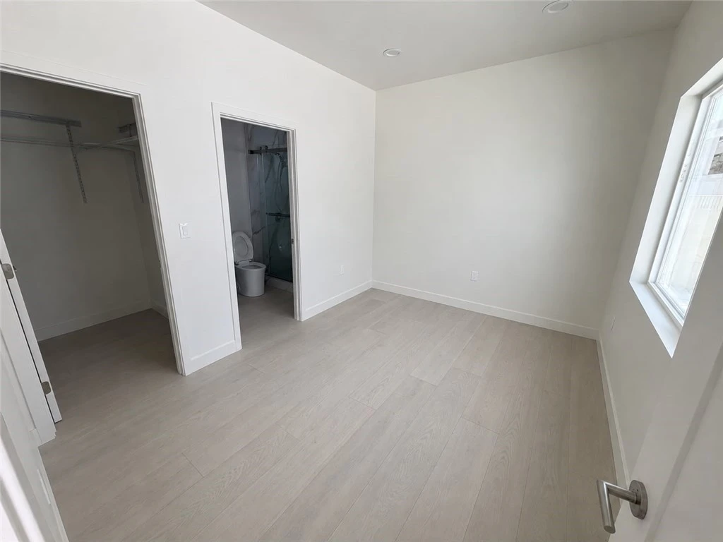 Interior 4