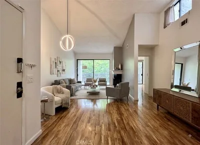 2542 W Macarthur photo 2