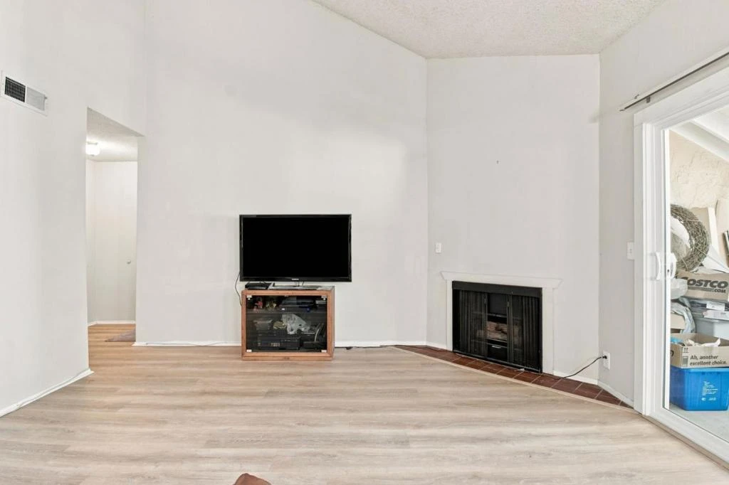 Interior 4
