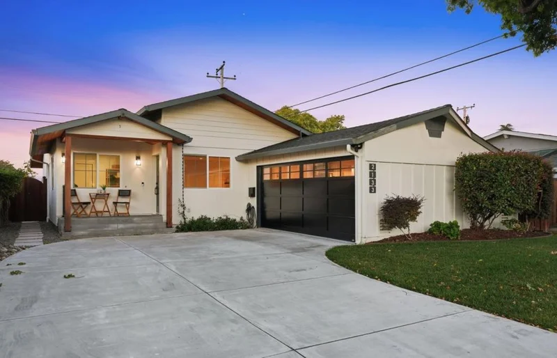 2133 Santa Cruz Avenue