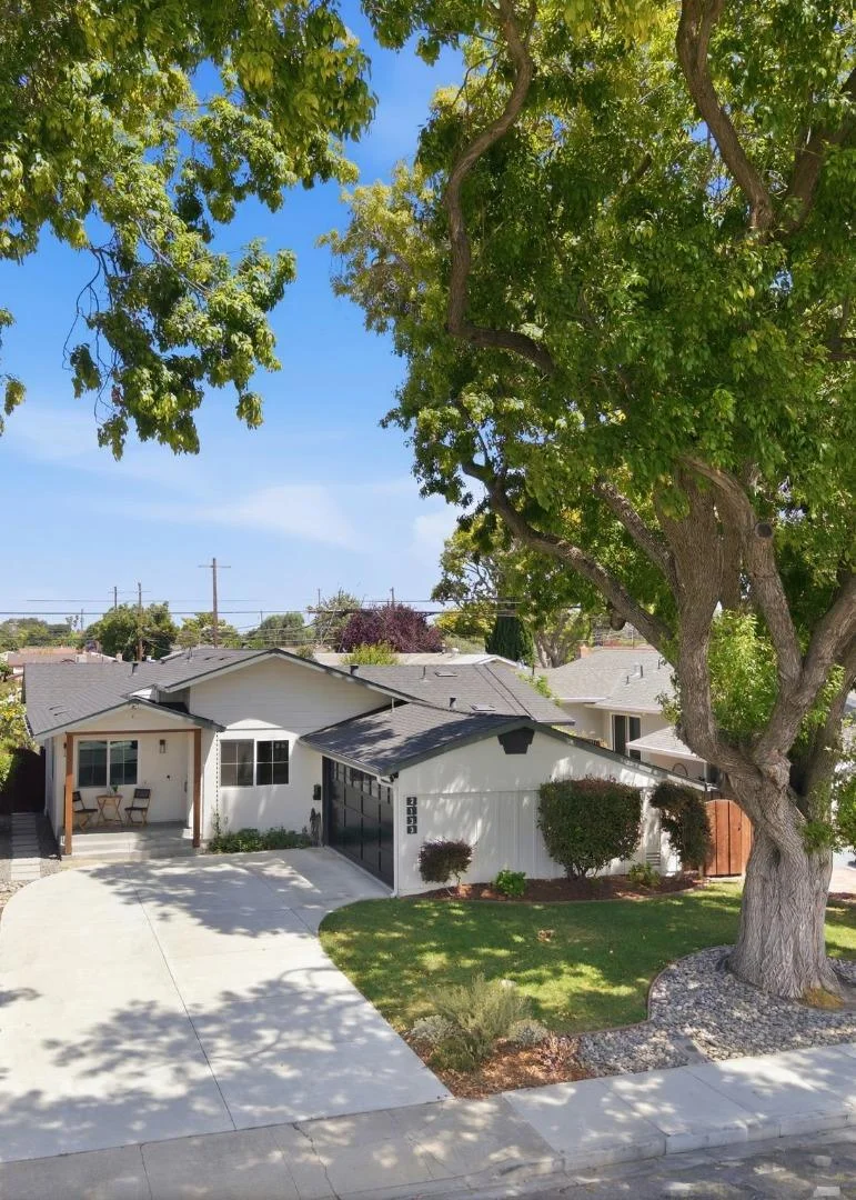 2133 Santa Cruz Avenue photo 2