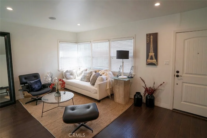 3314 Barham Boulevard photo 2