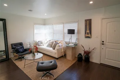 3314 Barham Boulevard photo 2